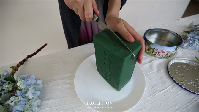 【幾分鐘.軟裝課堂】她用3分鐘搞定一個(gè)浪漫花球，就憑這些？-別墅設(shè)計(jì),軟裝設(shè)計(jì),室內(nèi)設(shè)計(jì),豪宅設(shè)計(jì),深圳例外軟裝設(shè)計(jì)公司