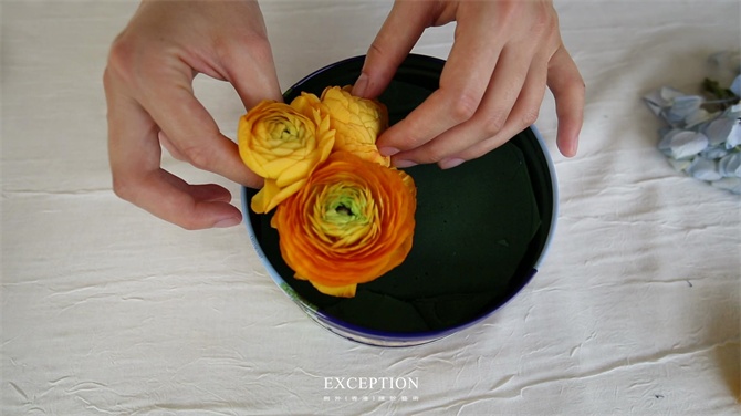 【幾分鐘.軟裝課堂】她用3分鐘搞定一個(gè)浪漫花球，就憑這些？-別墅設(shè)計(jì),軟裝設(shè)計(jì),室內(nèi)設(shè)計(jì),豪宅設(shè)計(jì),深圳例外軟裝設(shè)計(jì)公司