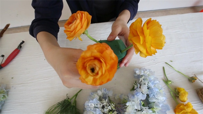 【幾分鐘.軟裝課堂】她用3分鐘搞定一個(gè)浪漫花球，就憑這些？-別墅設(shè)計(jì),軟裝設(shè)計(jì),室內(nèi)設(shè)計(jì),豪宅設(shè)計(jì),深圳例外軟裝設(shè)計(jì)公司